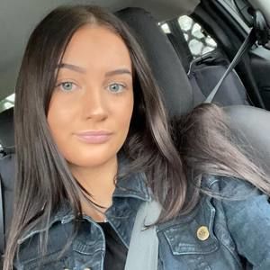 Meet your Posher, Lara